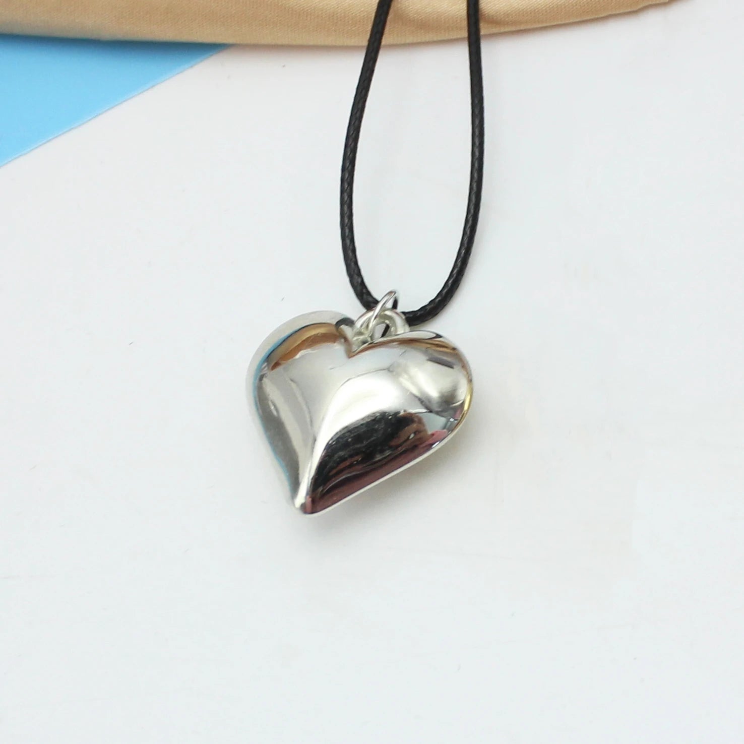 Goth Black Leather Braid Wax Cord Short Chain Necklace for Women Simple Love Heart Pendant Choker Halloween Jewelry Accessories