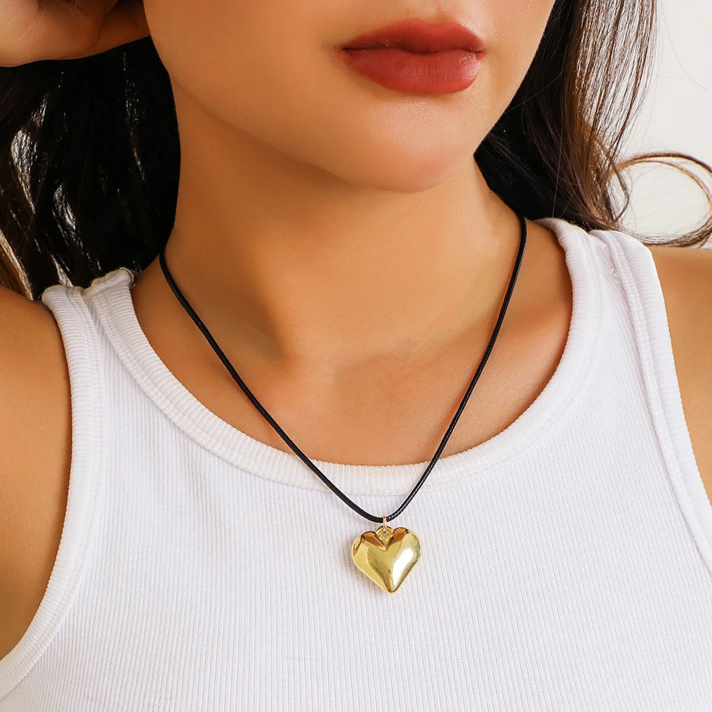 Goth Black Leather Braid Wax Cord Short Chain Necklace for Women Simple Love Heart Pendant Choker Halloween Jewelry Accessories